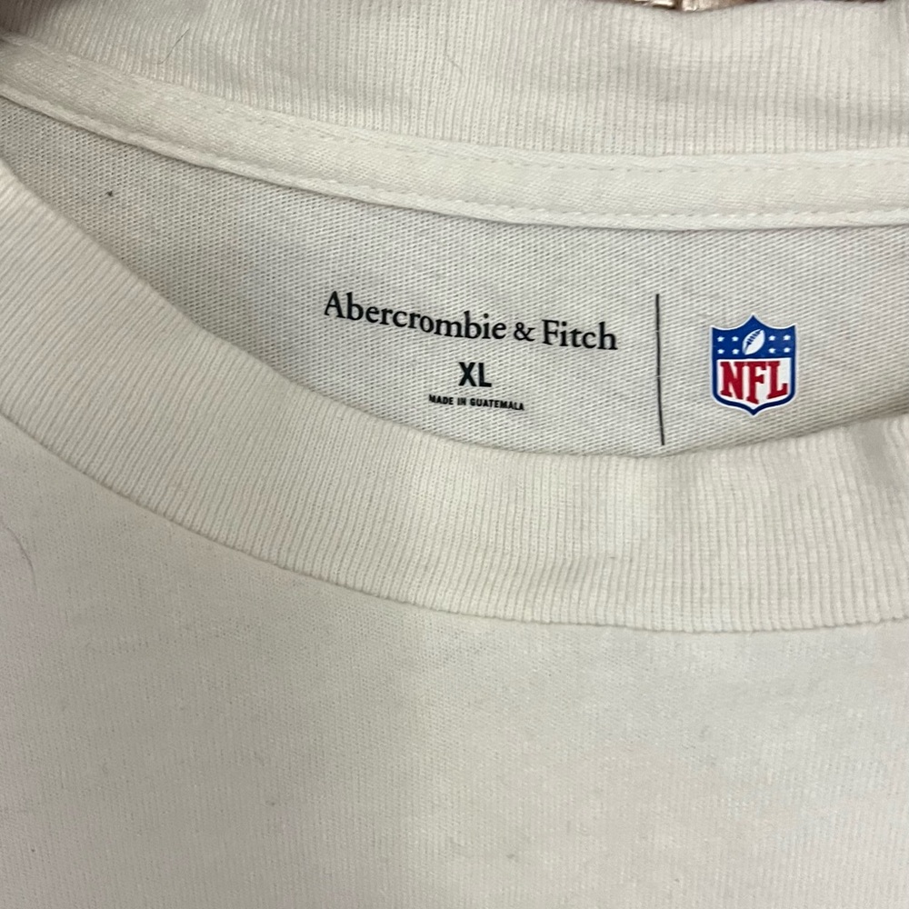 Kansas City Chiefs Abercrombie and Fitch Tee - Picture 3 of 3